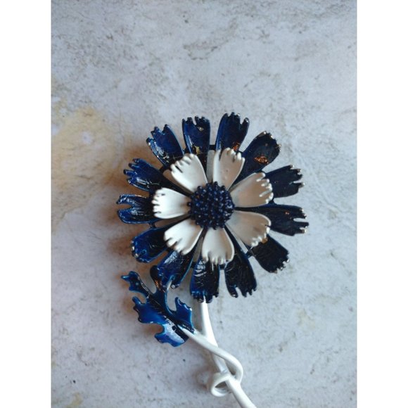 Vintage Enamel Blue and White Flower Brooch Pin Estate Jewelry - Picture 5 of 8